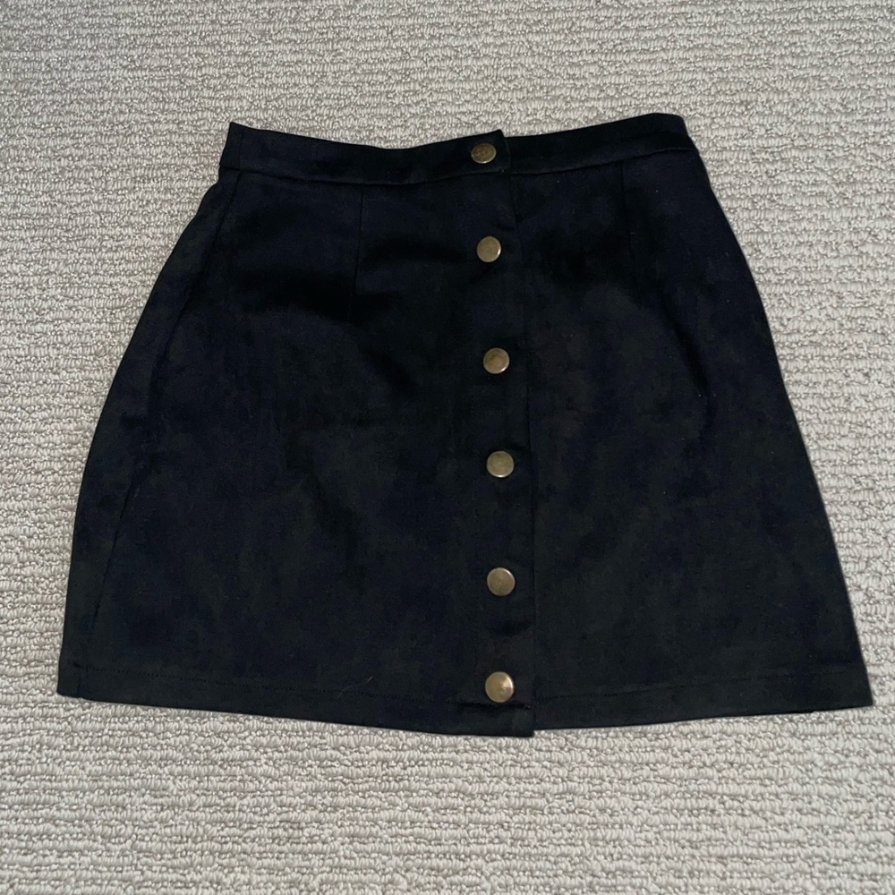 Black button skirt.